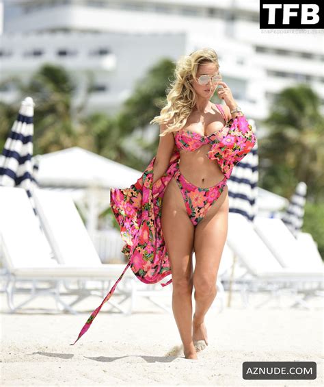 Kourtney Kellar Sexy Seen Showing Off Her Hot Assets Wearing Bikini At The Beach In Miami AZNude