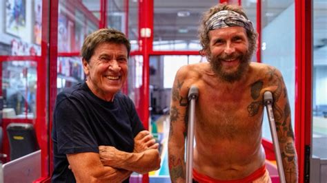 L Incontro Inaspettato Tra Jovanotti In Stampelle E Gianni Morandi Al