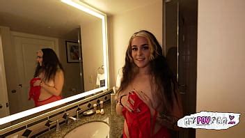 Puta de gran botín pilla a su hermanastro mirándola XVIDEOS