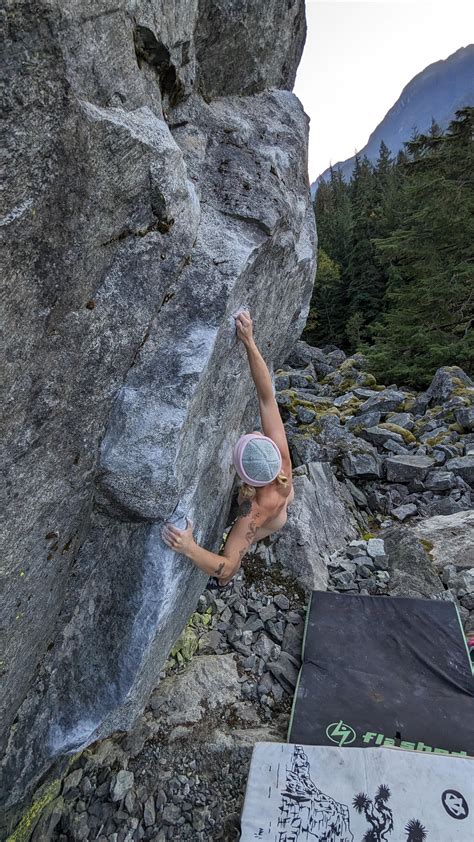 Naked Rock Climber R Girlsdoingstuffnaked