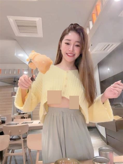 Hot girl mặc xuyên thấu thả rông vòng một khi nhảy múa