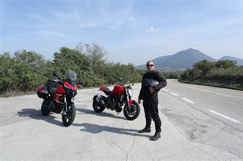 Naked VS Crossover qual è la moto definitiva