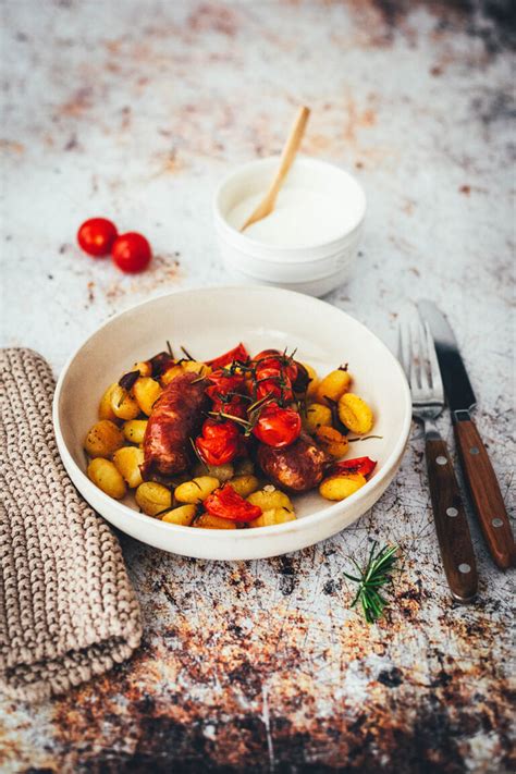 One Pan Gnocchi Mit Salsiccia Paprika Und Tomaten Moey S Kitchen