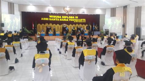 ASMI Santa Maria Yogyakarta Gelar Wisuda Diploma III Suster M