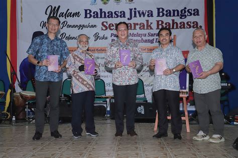 Buku Pantun Dalam Unit Komunikasi Awam Sarawak Ukas