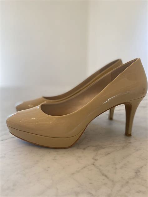 Vince Camuto Nude Patent Leather Heels Size 8 Gem