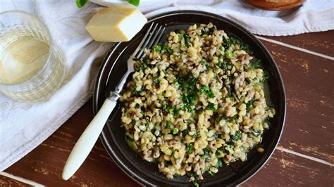 Orzotto sa špinatom i mljevenim mesom