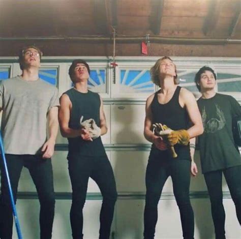 She S Kinda Hot Music Video Hottest Music Videos 5sos 1d And 5sos