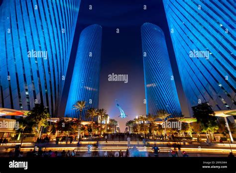 Lusail Plaza 4 Qatar National Day fireworks celebration Stock Photo - Alamy