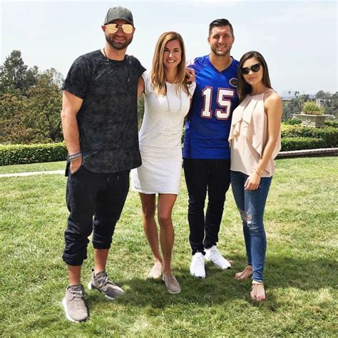 Chia tay Hoa hậu Hoàn vũ vì kiêng sex cầu thủ đẹp trai tiếp tục