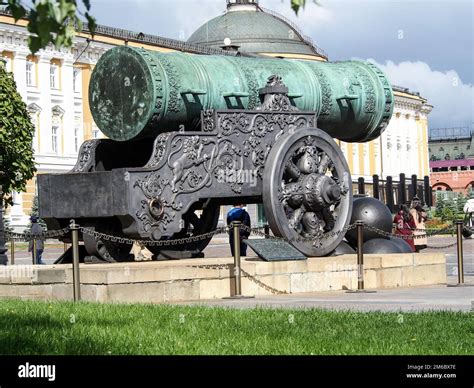 Tsar Cannon In The Kremlin In Moscow Russia Largest Cannon In The World
