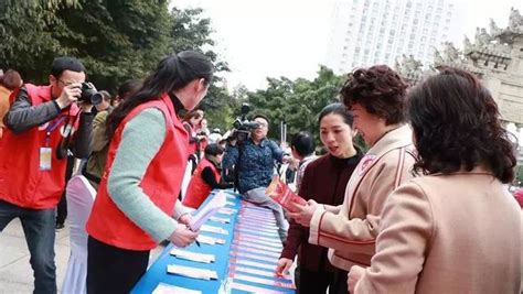 學雷鋒·傳精神︱內江市各地以多樣式開展學雷鋒活動 每日頭條