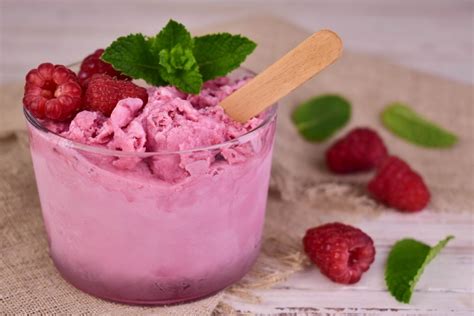 Малиновое мороженое в домашних условиях – простой и вкусный рецепт, как ...
