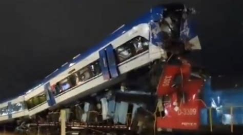 Un Impactante Choque Frontal De Trenes Dejó Al Menos Dos Muertos Y Nueve Heridos En Chile