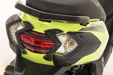 Motorrad Vergleich Peugeot Streetzone 12 Naked 2020 Vs Peugeot Kisbee 50 Streetline 2021