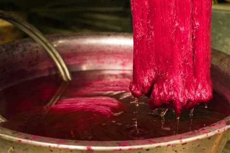 steps  dyeing yarn naturally  plants