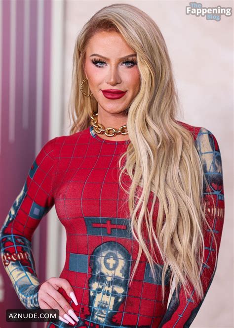 Gigi Gorgeous Flaunts Her Sexy Tits At La Premiere Of The Hunger Games The Ballad Of Songbirds