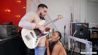 Asteria Diamond Gives Nice Blowjob To Peter Green Porn Movies Movs