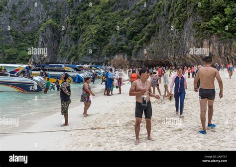 Maya Beach Phi Phi Islands Thailand Overcrowded Beach Crowd Of