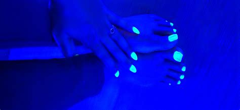 Would u lick this glow feet : r/VerifiedFeet