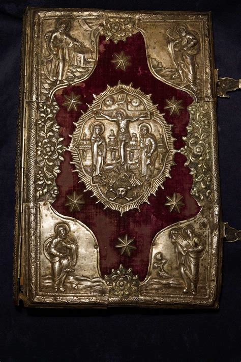 Оклад на напрестольное Евангелие из серебра южно-русского происхождения ...