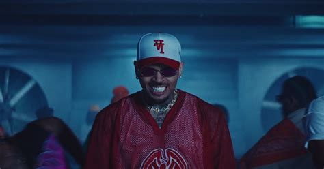 Chris Brown S Summer Too Hot Reaches No On Rhythmic Radio