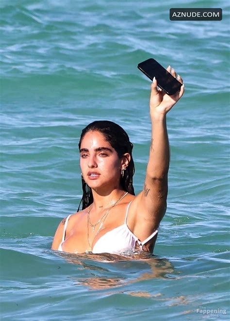 Isabella Ladera Sexy Spotted Showing Off Her Sizzling Bikini Body At The Beach In Miami AZNude