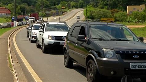 Mogi Bertioga Registra Tr Nsito Intenso Sem Pontos De Parada Entre Os