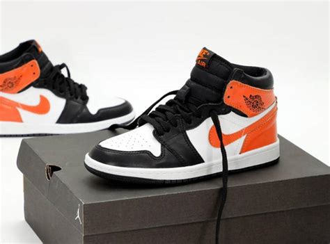 Купить Кроссовки женские Nike Air Jordan 1 высокие черно-оранжевые ...