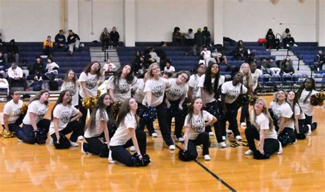 CNBNews - GHS Dance Team at 76ers Game