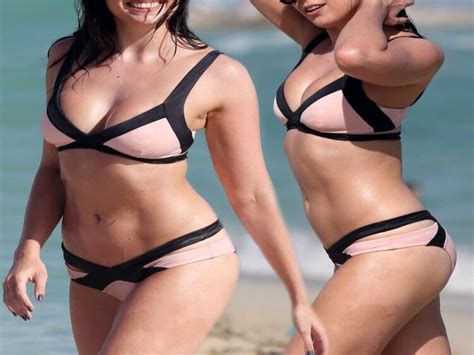 8 Hot Jessica Lowe Bikini Pics
