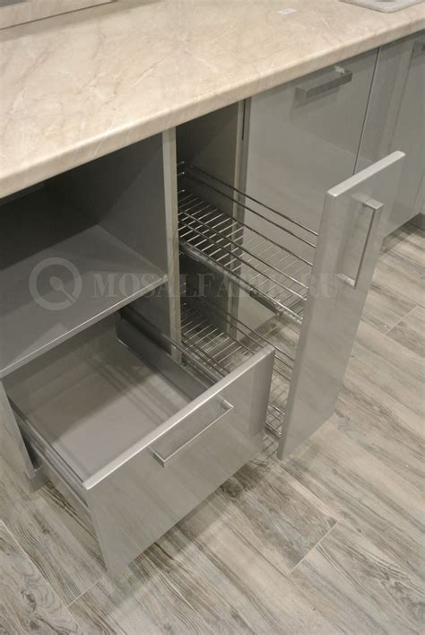 Кухня серая с белым