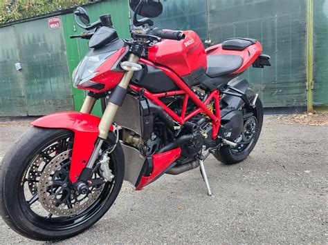 Купить б у Ducati Streetfighter инжектор 6 передач в Москве красный naked bike 2012 года на