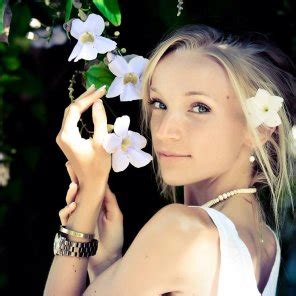 A Classy Pale Face Porn Pic