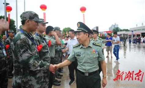 常德2017年首批190名新兵啟程赴軍營 每日頭條