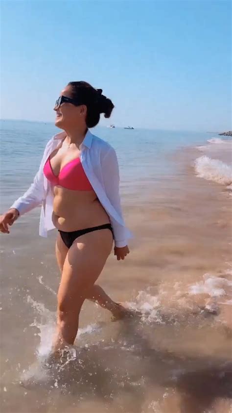Desi Lady In Red Bikini Mp4 Snapshot 00 02 398 Postimages