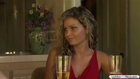 Milf sexy se folla a un joven con un cinturón XVIDEOS