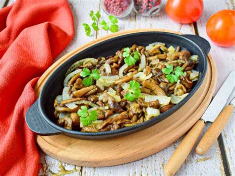 Жареные грибы с луком и морковью — рецепт с фото пошагово