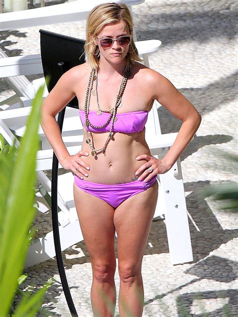 Reese Witherspoon Shows Off Bikini Body In Hawaii Bodywatch Bodywatch Jim Toth Reese