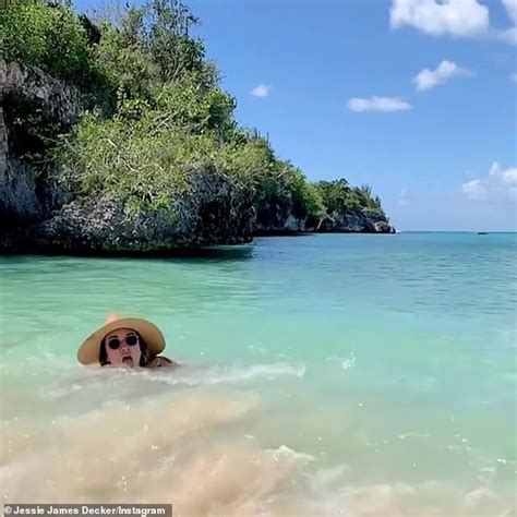 Jessie James Decker Showcases Her Toned Body In Tiny String Bikini In Sultry New Video News Flash