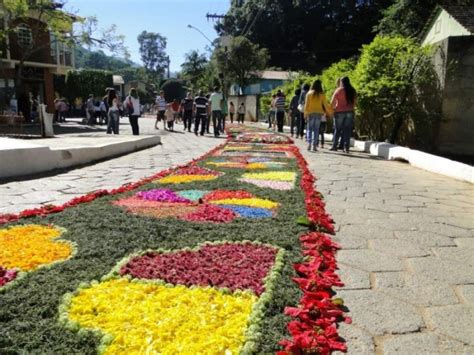 Corpus Christi data é celebrada missas online nas paróquias de