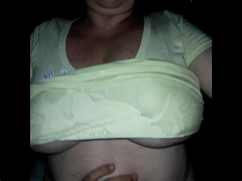 MOSTRANDO SUS TETONES PARA UN AMIGO DE XVIDEOS XVIDEOS