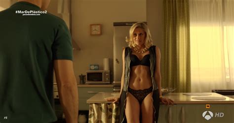 Naked Lisi Linder in Mar de plástico