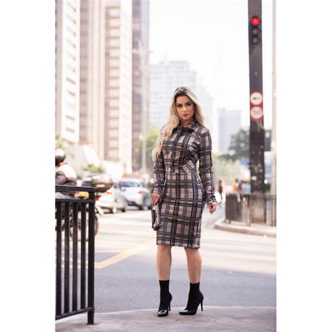 Miranda Vestido xadrez nude c botões Moda Evangelica