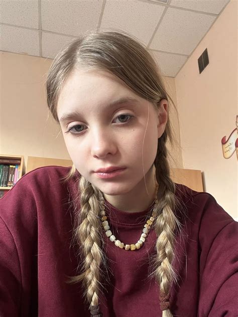 Pin By On Yea Pretty Brunette Blonde Women Pretty People