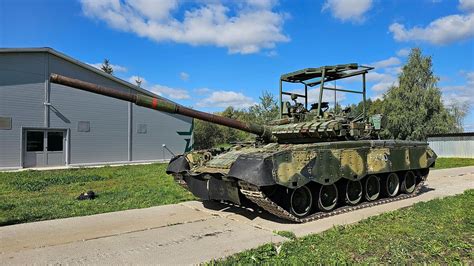 T-80 Alyosha: Old Russian tank stopped a Ukrainian column - TIme News