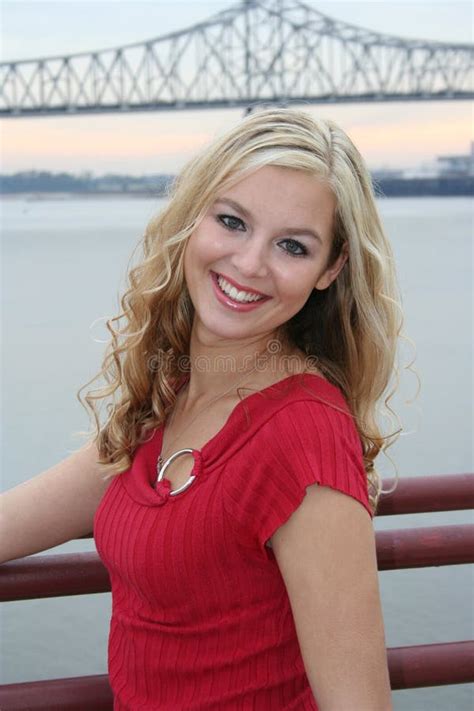Blonde Atractivo Foto De Archivo Imagen De Estilo Adolescente