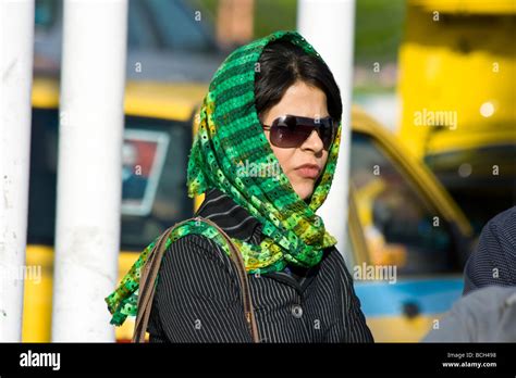 Muslim Woman Esfahan Iran Hi Res Stock Photography And Images Alamy