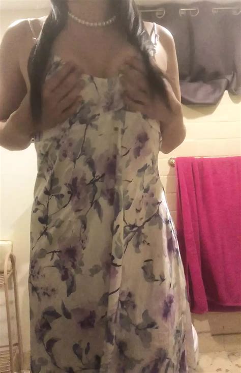 Cindy den arabiska persiska MILf tar en paus i tvättrummet på jobbet och börjar i hemlighet