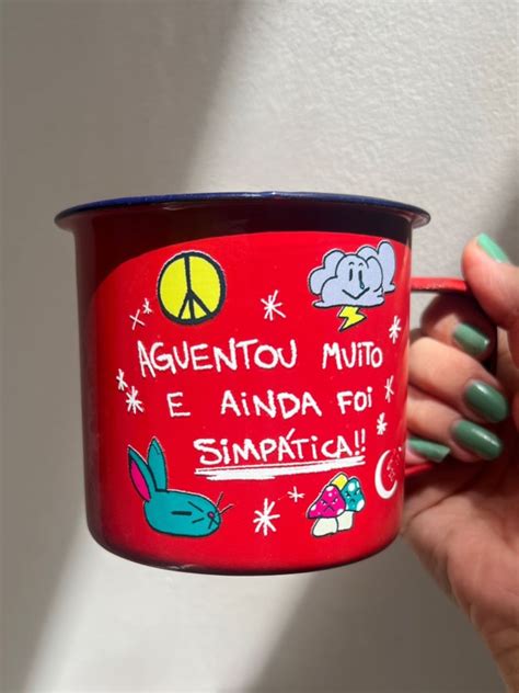 Aguentou Muito E Ainda Foi Simpatica - Caneca 450ml Aguentou Muito e Ainda Foi Simpática - Vermelha